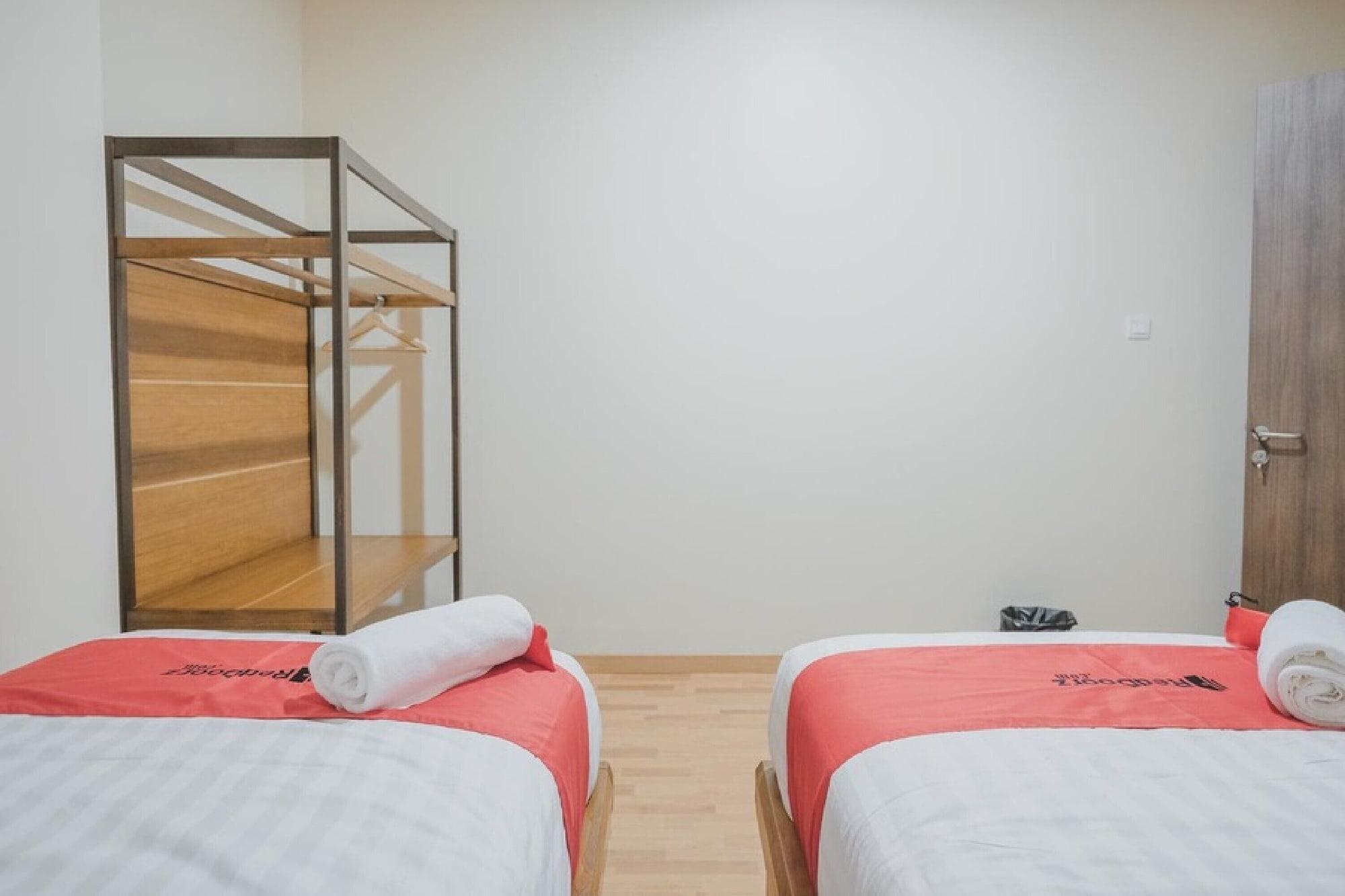Reddoorz Plus Near Soekarno Hatta Airport 2 Tangerang Kültér fotó