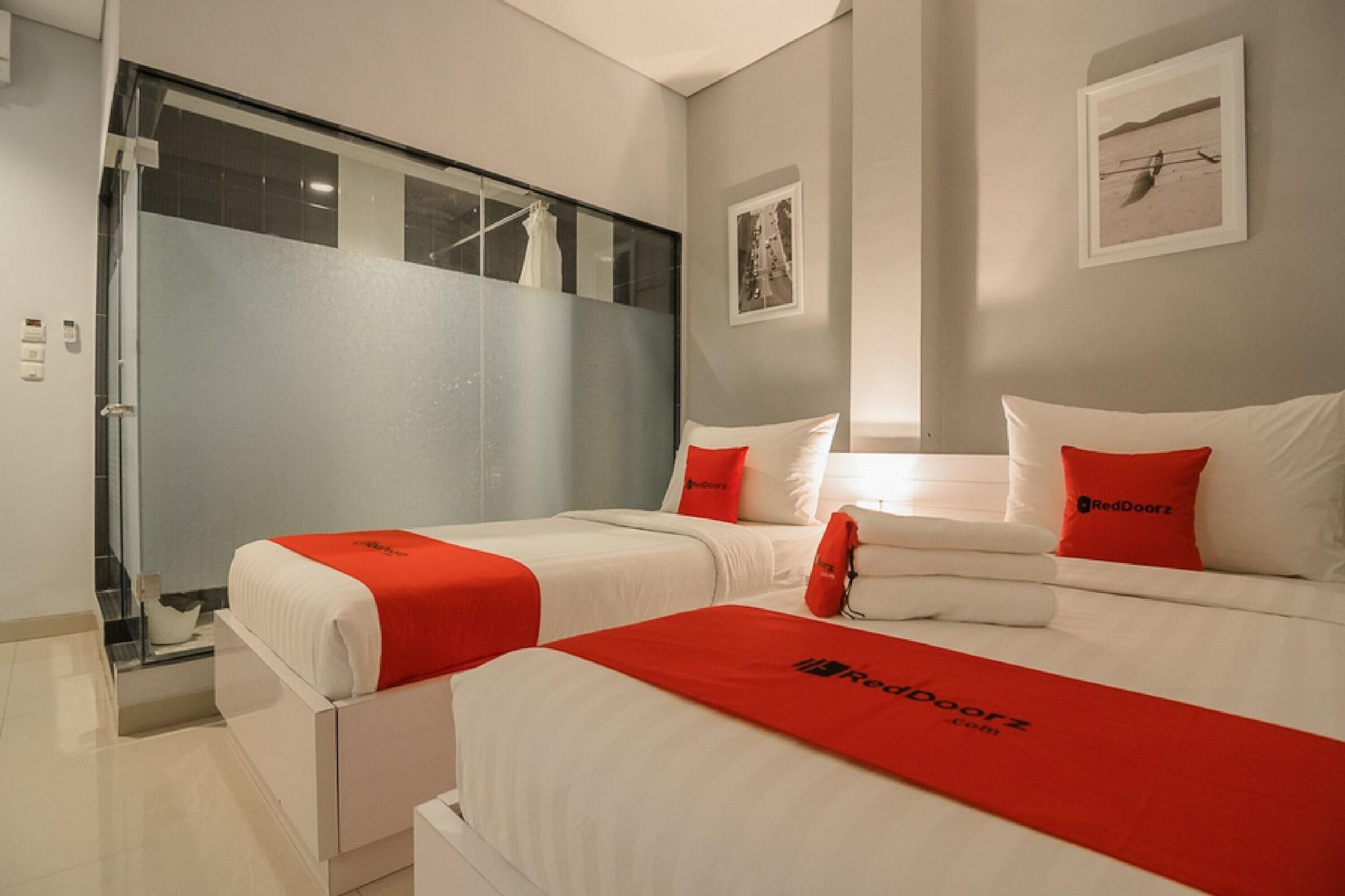 Reddoorz Plus Near Soekarno Hatta Airport 2 Tangerang Kültér fotó