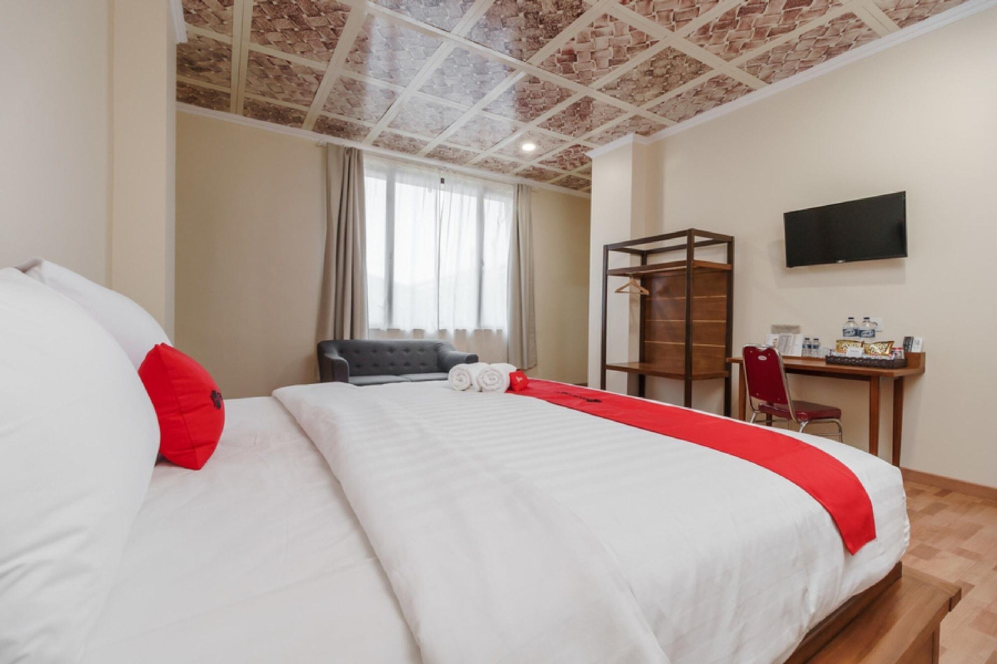 Reddoorz Plus Near Soekarno Hatta Airport 2 Tangerang Kültér fotó