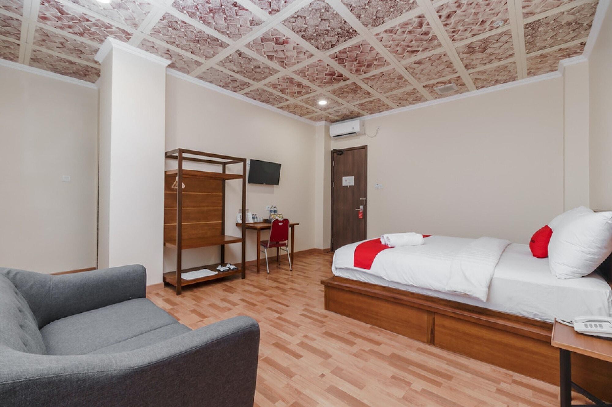 Reddoorz Plus Near Soekarno Hatta Airport 2 Tangerang Kültér fotó