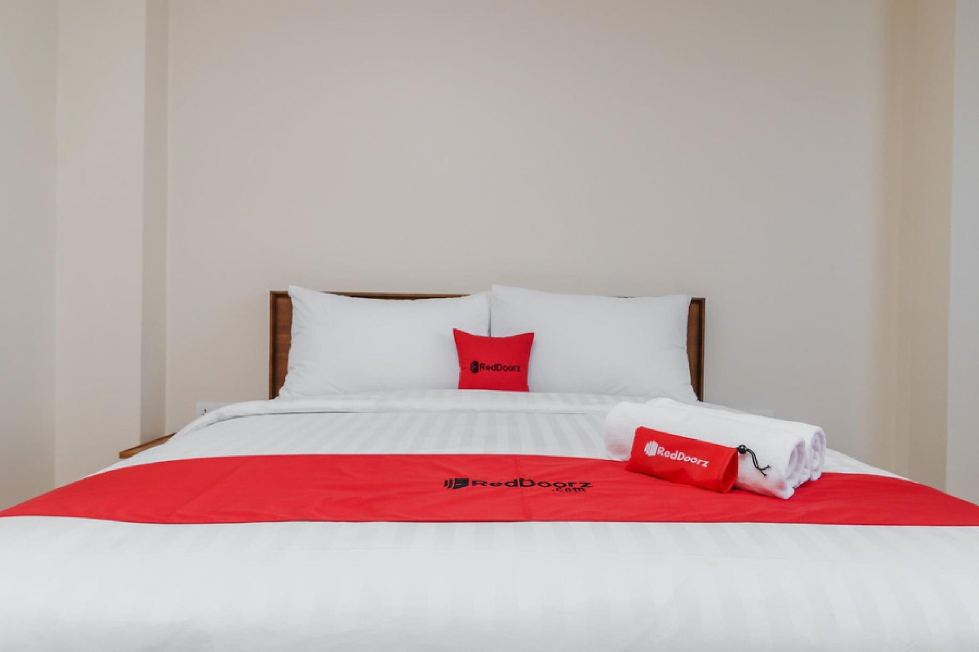 Reddoorz Plus Near Soekarno Hatta Airport 2 Tangerang Kültér fotó
