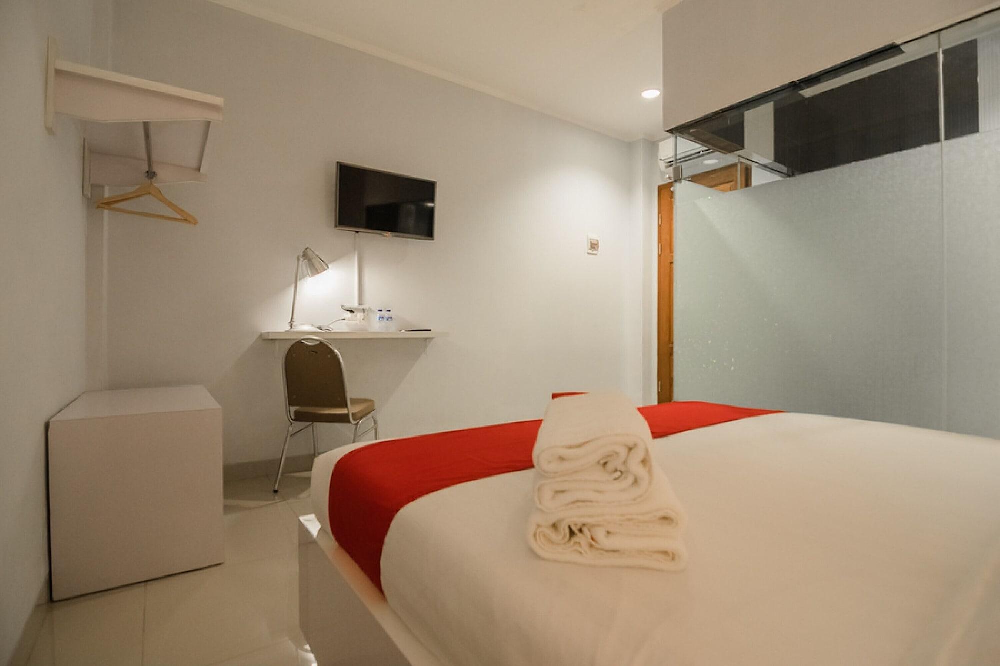 Reddoorz Plus Near Soekarno Hatta Airport 2 Tangerang Kültér fotó