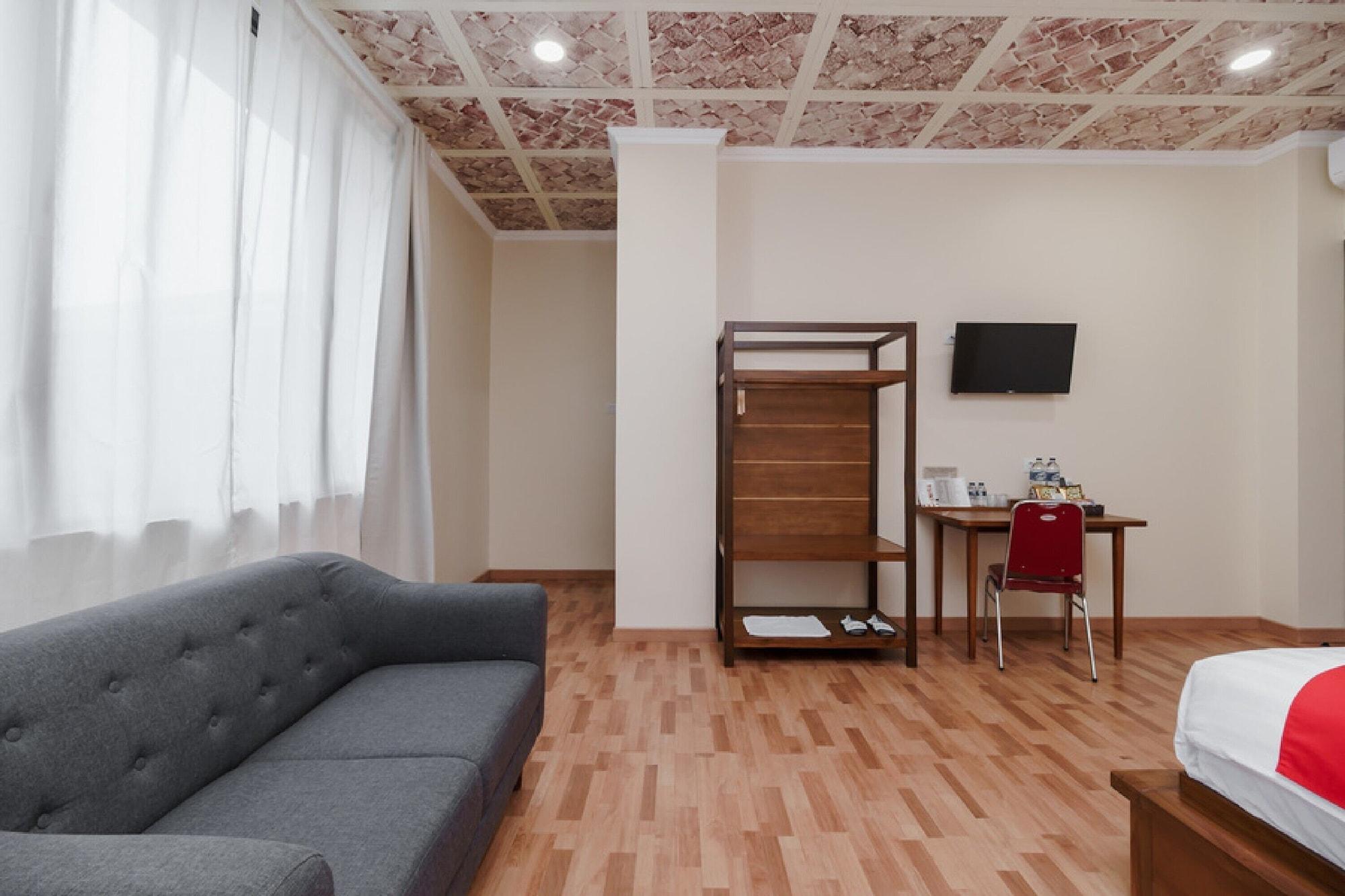 Reddoorz Plus Near Soekarno Hatta Airport 2 Tangerang Kültér fotó