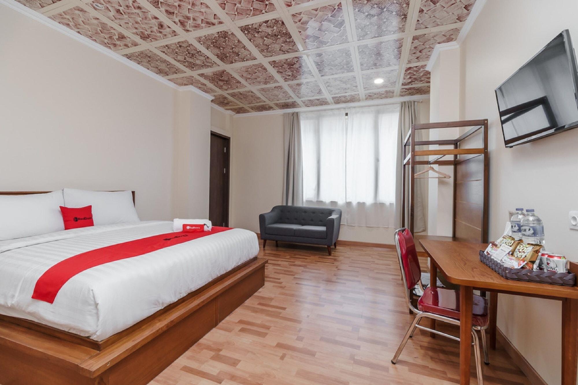 Reddoorz Plus Near Soekarno Hatta Airport 2 Tangerang Kültér fotó