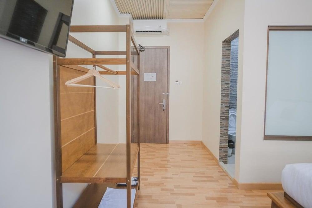 Reddoorz Plus Near Soekarno Hatta Airport 2 Tangerang Kültér fotó