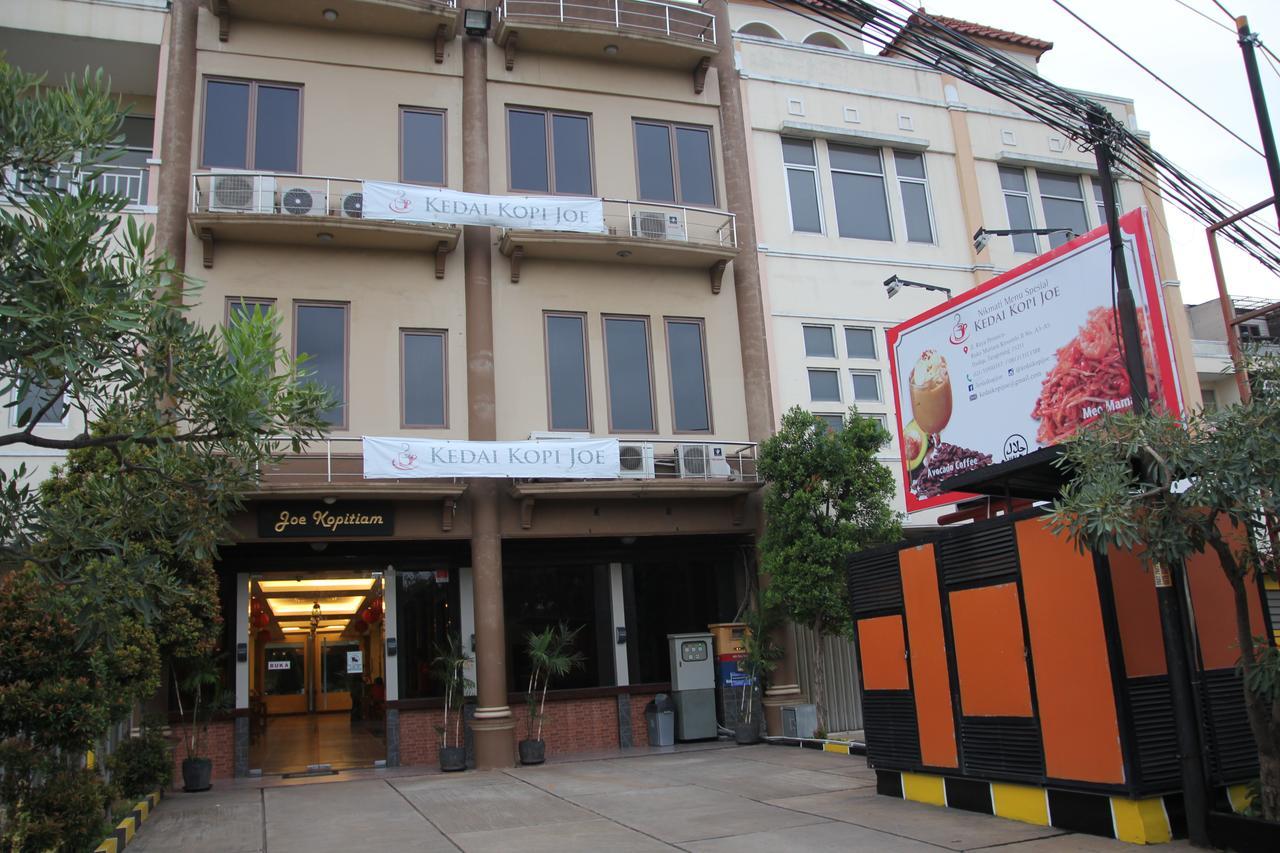 Reddoorz Plus Near Soekarno Hatta Airport 2 Tangerang Kültér fotó