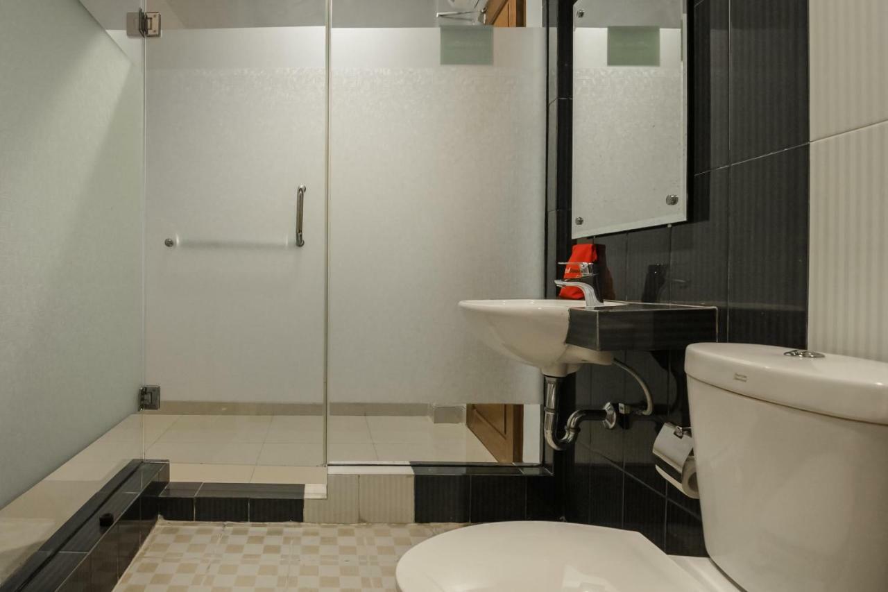 Reddoorz Plus Near Soekarno Hatta Airport 2 Tangerang Kültér fotó