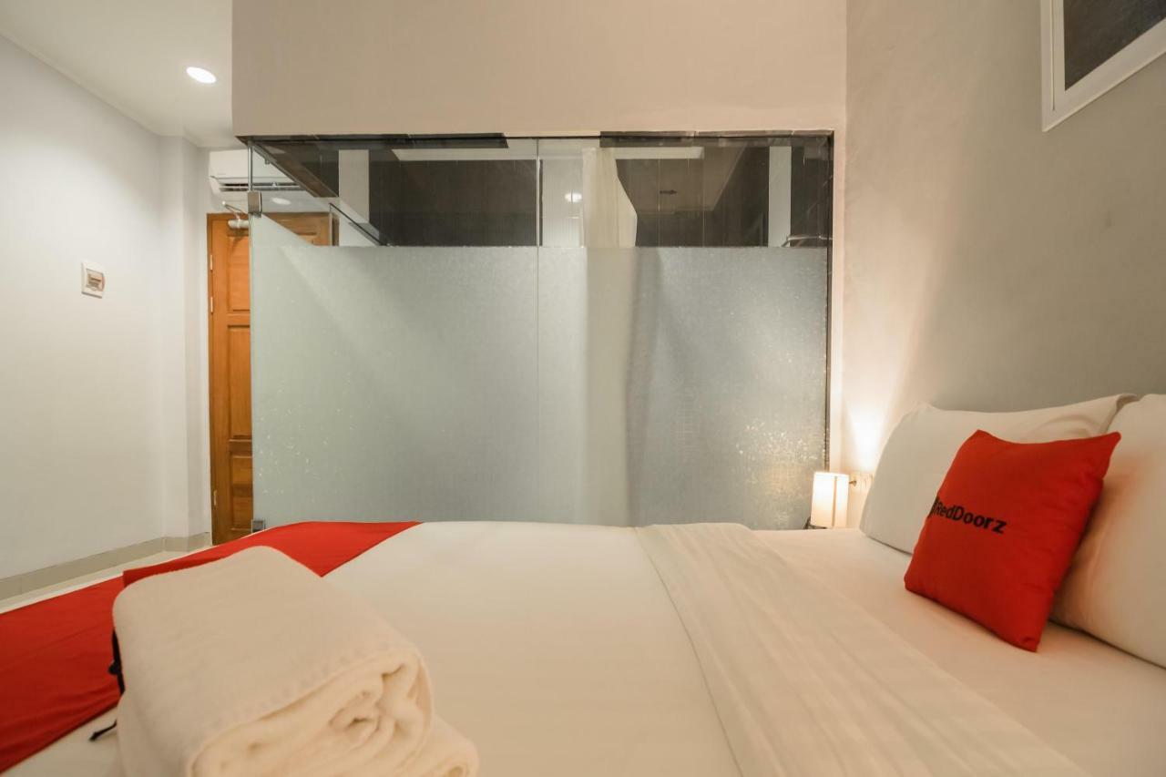 Reddoorz Plus Near Soekarno Hatta Airport 2 Tangerang Kültér fotó