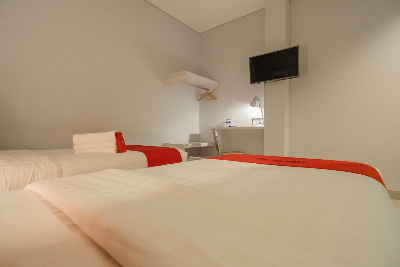 Reddoorz Plus Near Soekarno Hatta Airport 2 Tangerang Kültér fotó