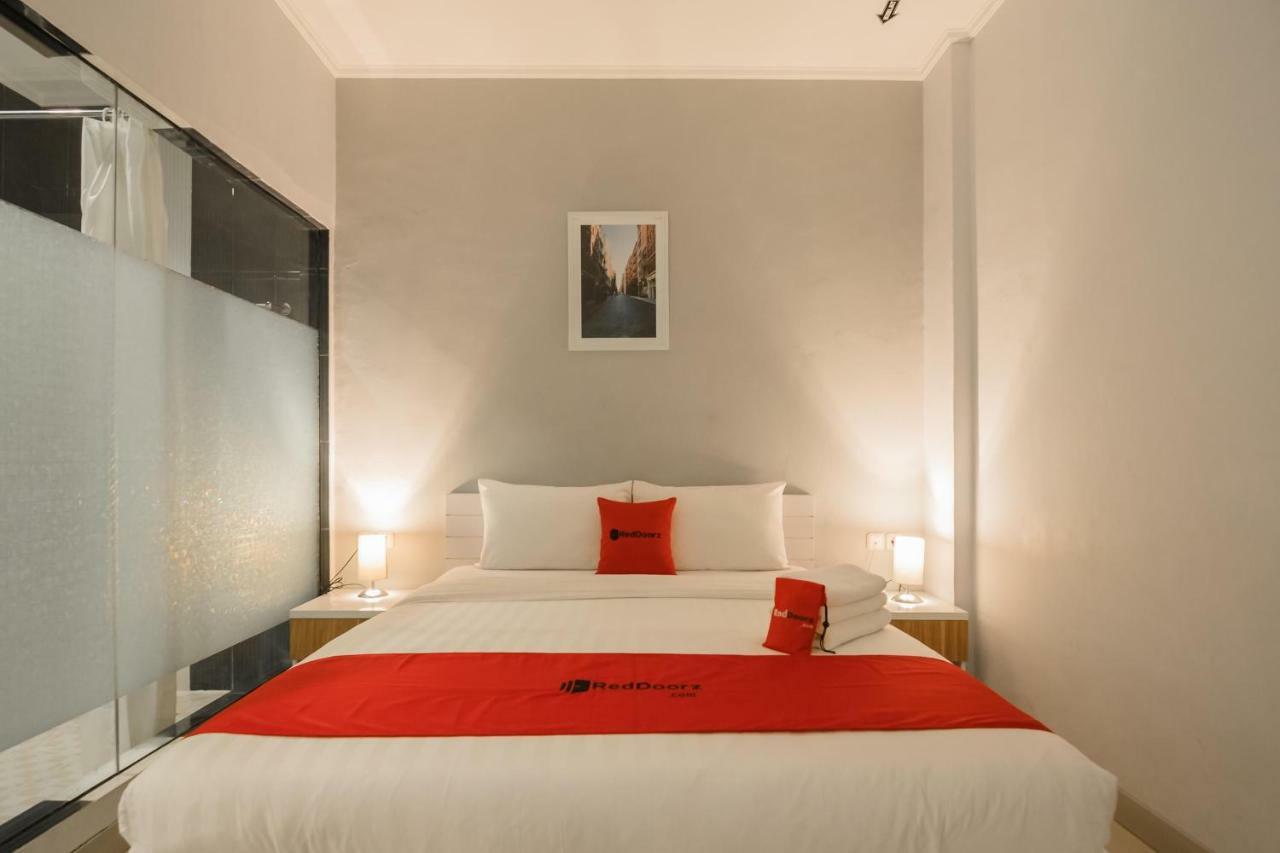 Reddoorz Plus Near Soekarno Hatta Airport 2 Tangerang Kültér fotó
