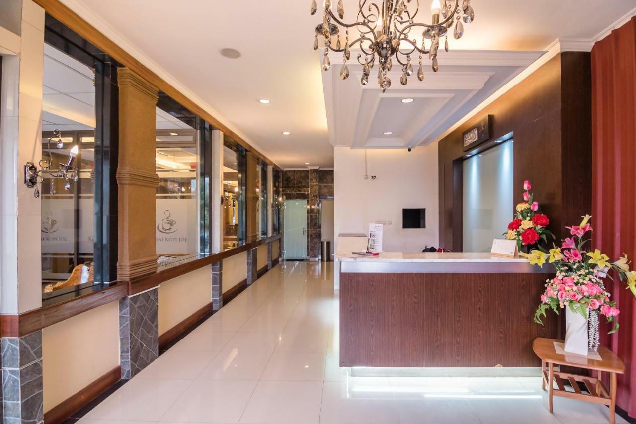 Reddoorz Plus Near Soekarno Hatta Airport 2 Tangerang Kültér fotó