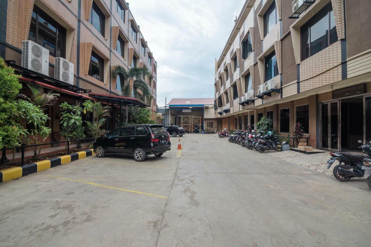 Reddoorz Plus Near Soekarno Hatta Airport 2 Tangerang Kültér fotó