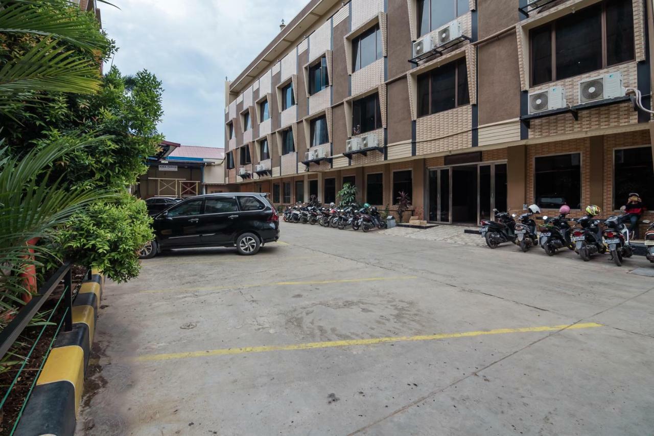 Reddoorz Plus Near Soekarno Hatta Airport 2 Tangerang Kültér fotó