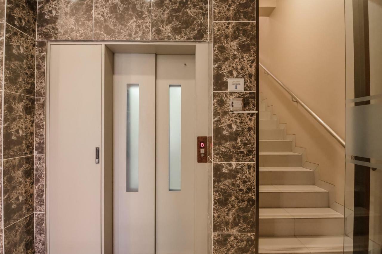 Reddoorz Plus Near Soekarno Hatta Airport 2 Tangerang Kültér fotó