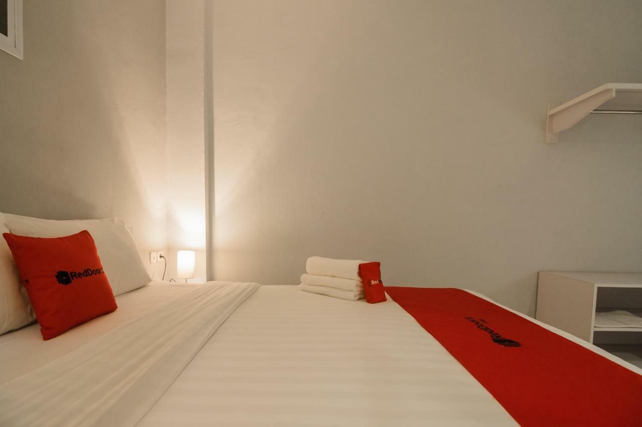 Reddoorz Plus Near Soekarno Hatta Airport 2 Tangerang Kültér fotó